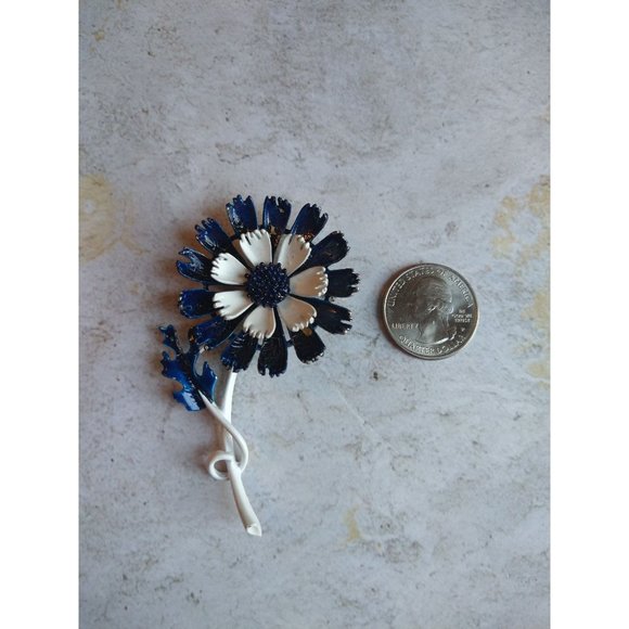 Vintage Enamel Blue and White Flower Brooch Pin Estate Jewelry - Picture 2 of 8